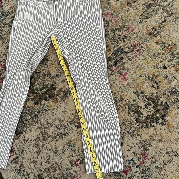 𝅺banana Republic Sloan Crop White with Grey Stripe - Picture 9 of 9